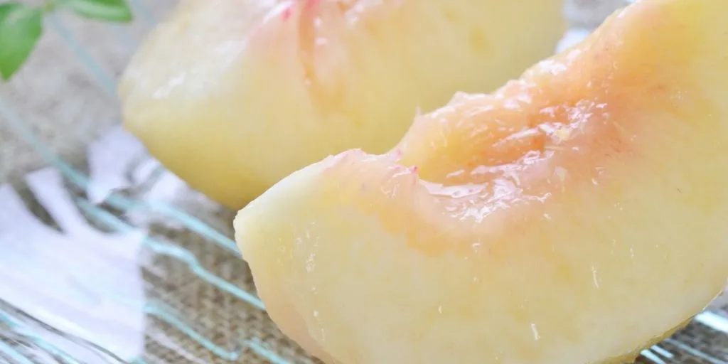 Do you prefer crunchiness or juiciness for the star of the summer - peach?