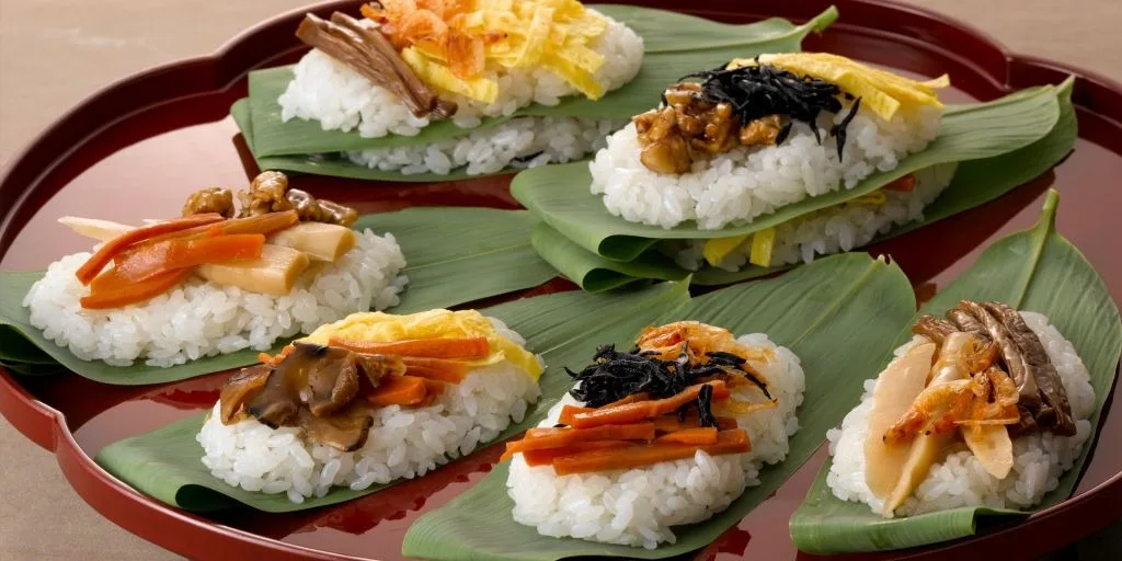 Sasa-zushi Loaded with Plenty of Food of the Mountains and Sea