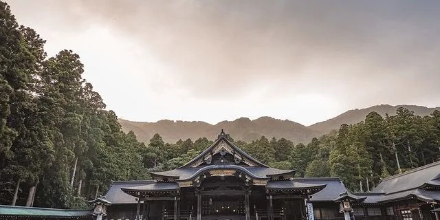 Yahiko Shrine