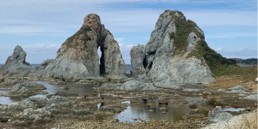 Salt and Love are in the air at Meotoiwa on Sado Island(By Elizabeth Watson)