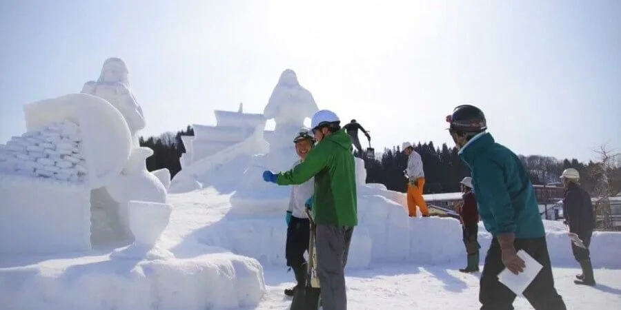Mid-February: Tokamachi Snow Festival (Tokamachi City)