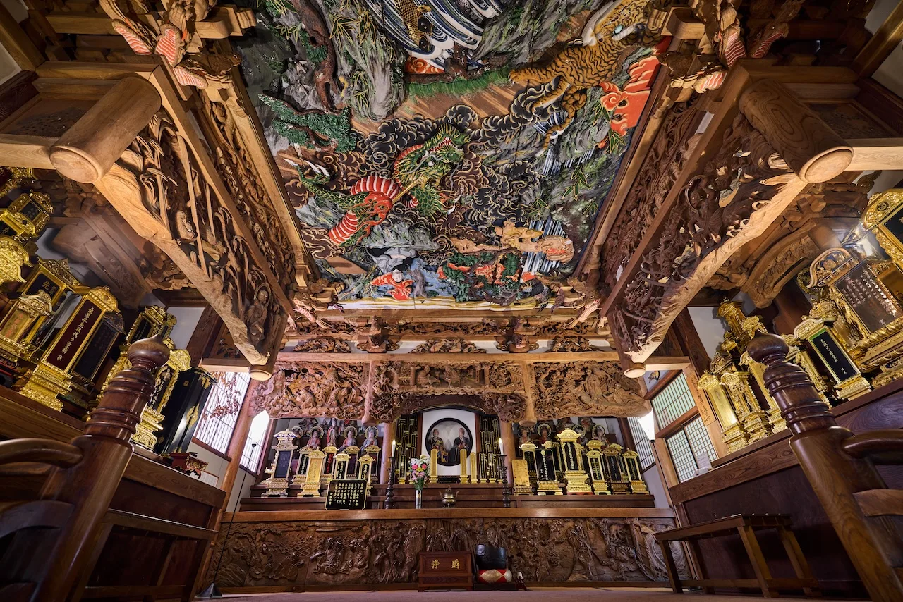 Magical masterpieces from famed Edo-era woodwork artist Ishikawa Uncho, found in temples nestled in the mountains