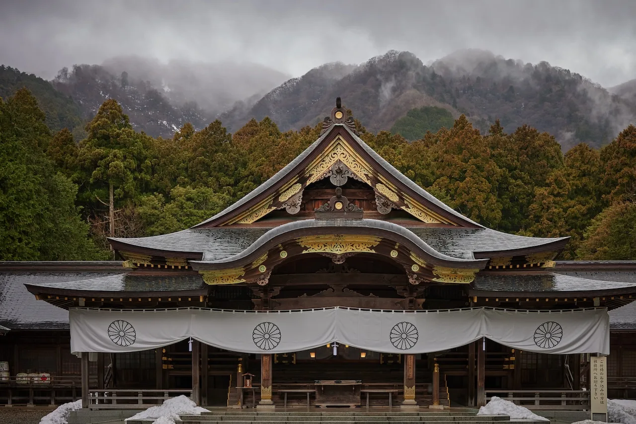 Yahiko Shrine, where Ame-no-Kagoyama-no-Mikoto, the founding ancestral deity of Echigo, dwells