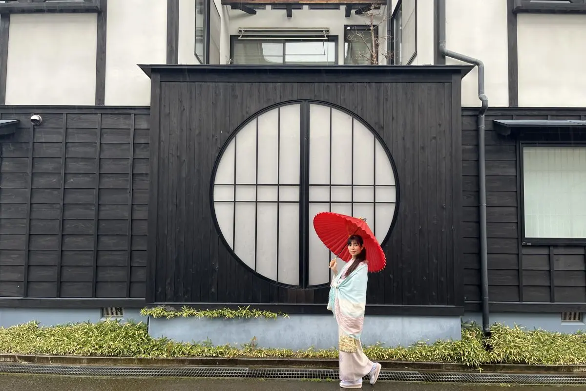 Walking Along Bokushi-dori Street in Shiozawa-juku