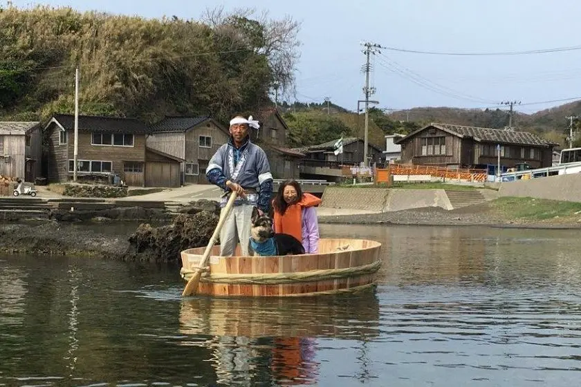 Hangiri (washtub boat) in Shukunegi