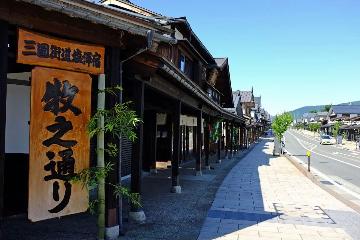 Walking Along Bokushi-dori Street in Shiozawa-juku