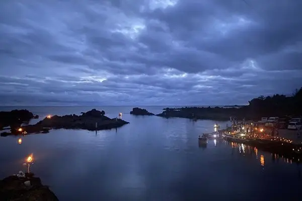 Tarai-Bune Tub Boat Sunset & Night Cruise