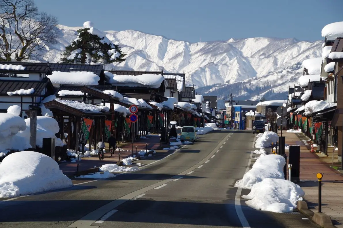 Walking Along Bokushi-dori Street in Shiozawa-juku