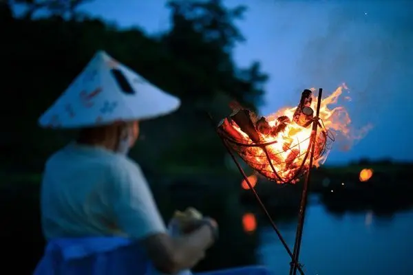 Tarai-Bune Tub Boat Sunset & Night Cruise