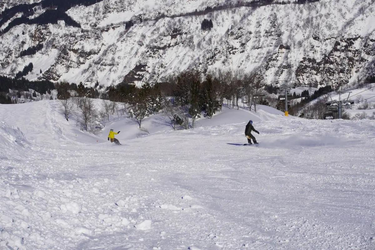 Charmant Hiuchi Snow Resort