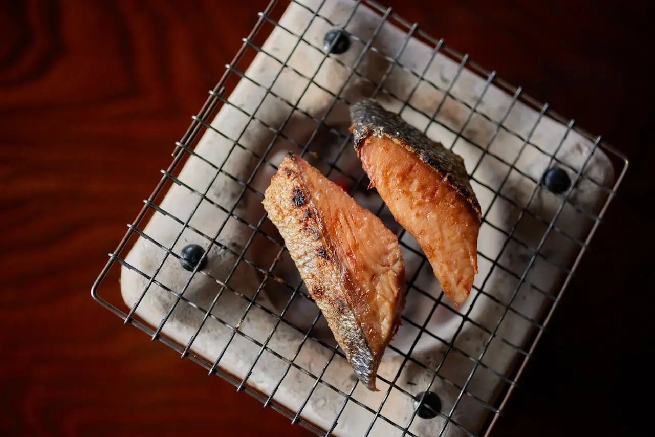 Millennial salmon Izutsuya