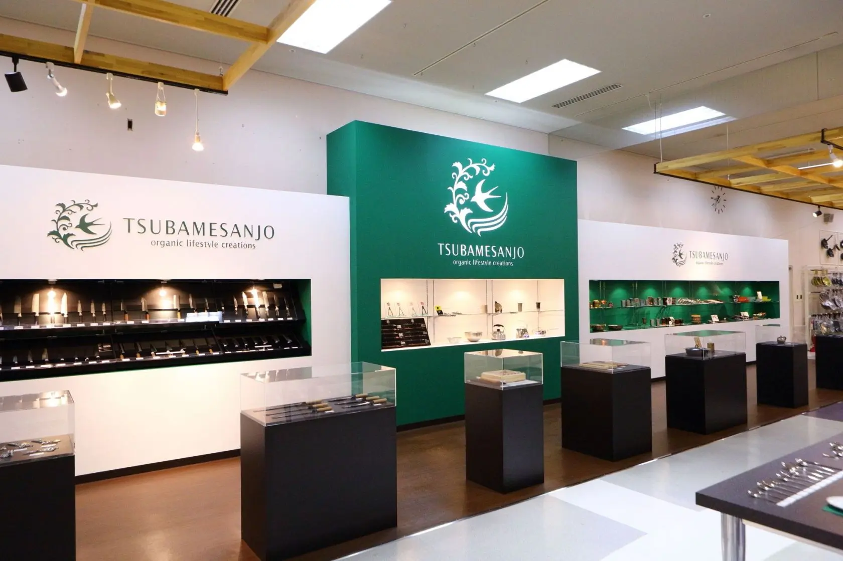 Tsubamesanjo Regional Products Center(Roadside Station)