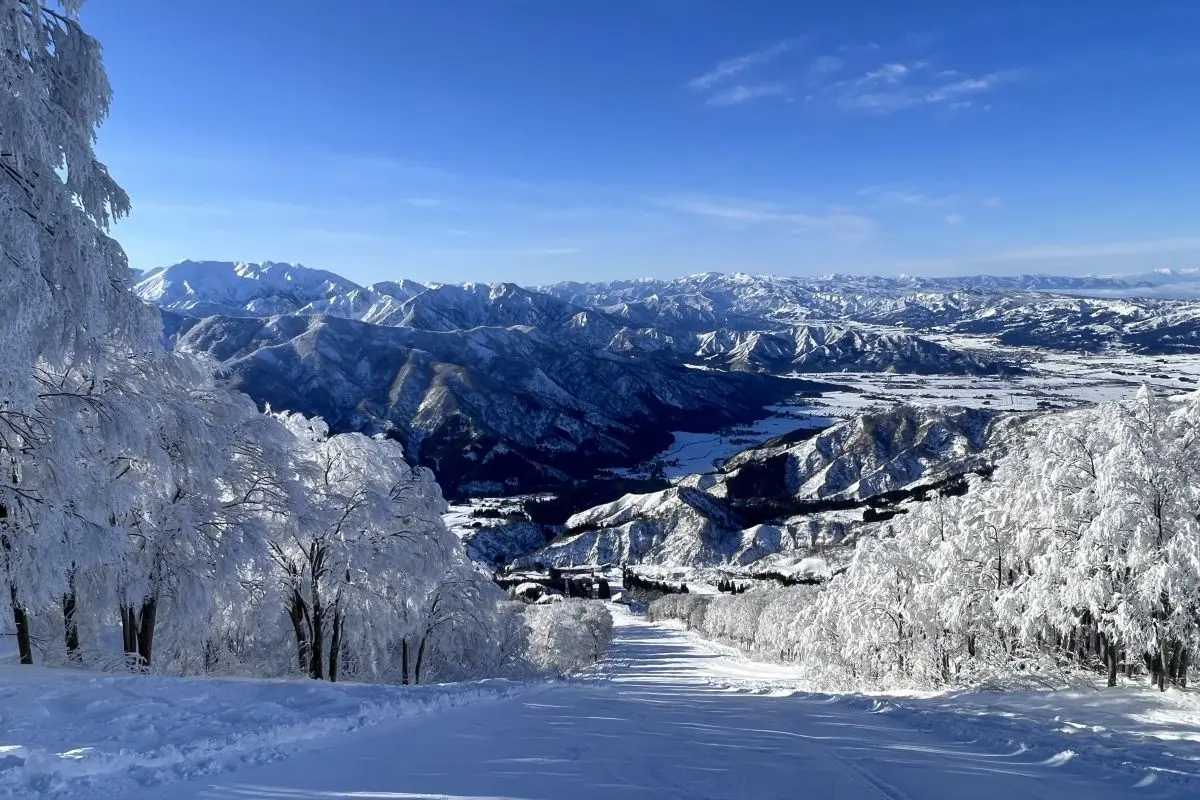 Muikamachi Hakkaisan Ski Resort