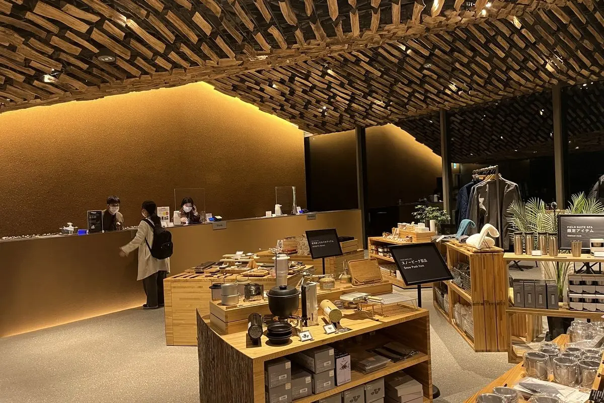 Snow Peak FIELD SUITE SPA HEADQUARTERS