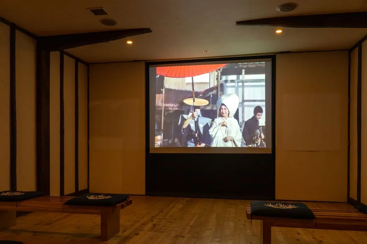 Kitsune no yomeiri yashiki (Fox Wedding Pavilion)