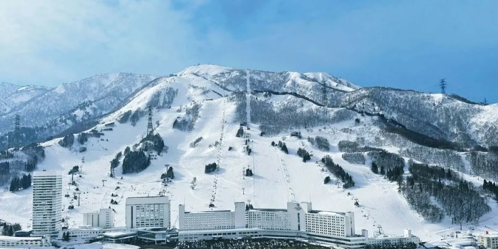 Naeba Ski Resort’s Big Slopes Are Conveniently Directly Connected to the Hotel!