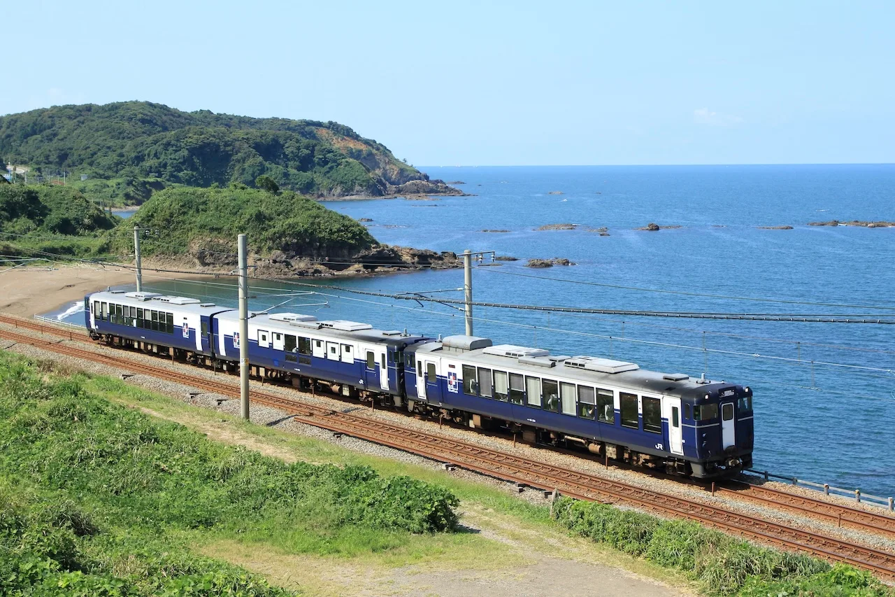 Enjoy Niigata’s Fine Sake and Scenic Views: The “Koshino Shu*Kura,” a Rolling Sake Brewery