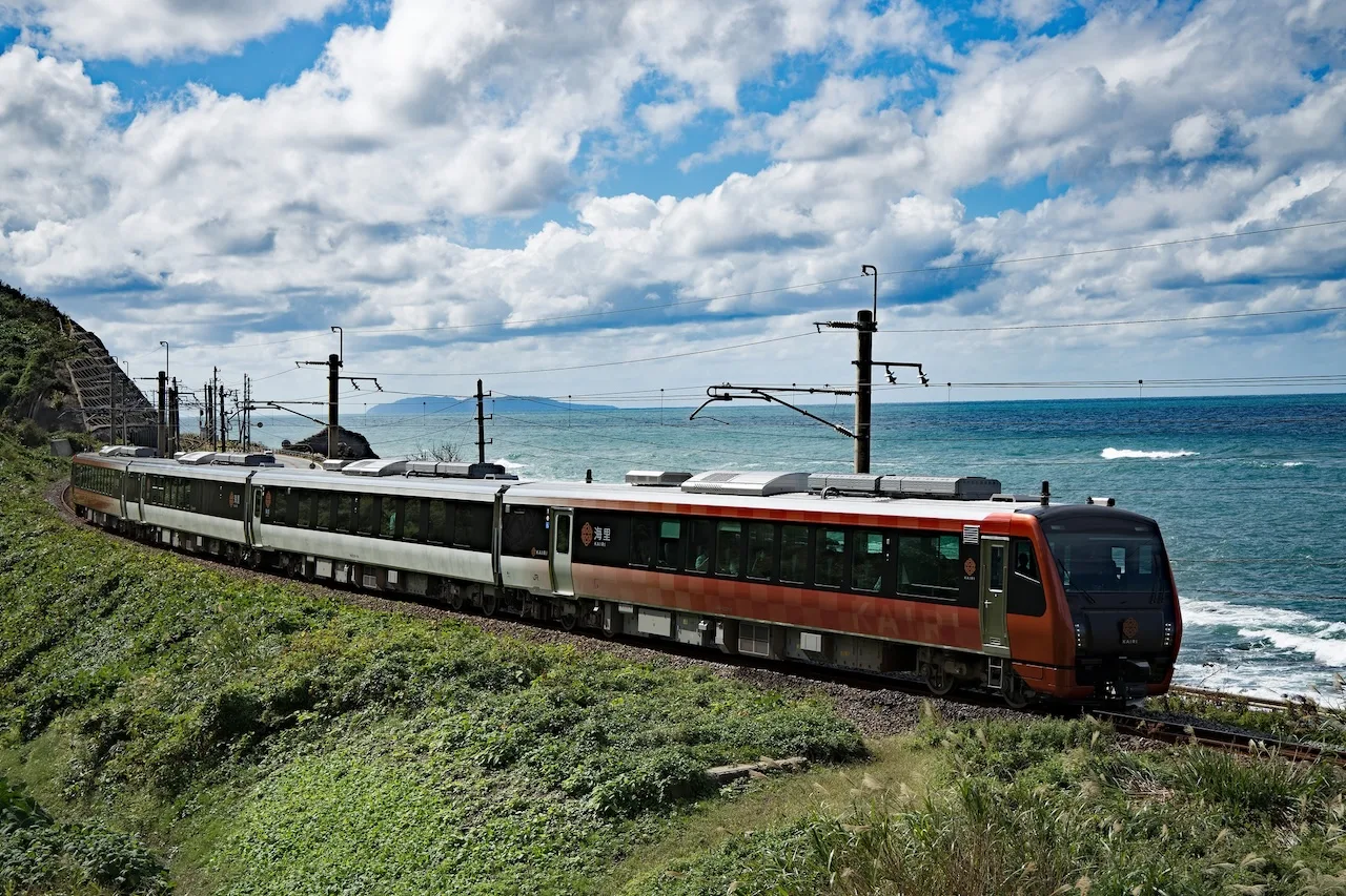 Front-Row Views of the Sea of Japan: Aboard the Sightseeing Train “Kairi”