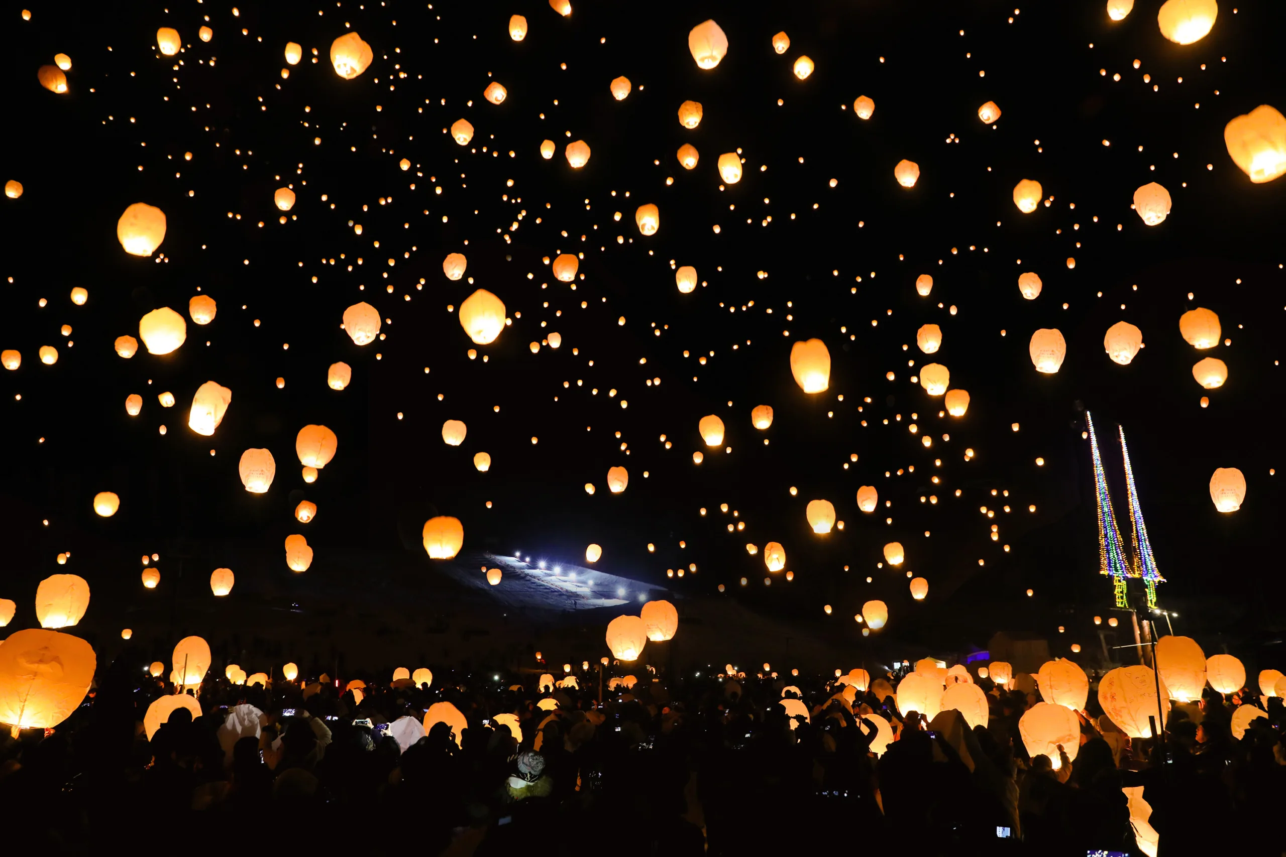 Experience 3: Release Lanterns Into the Snowy Night Sky (Tsunan Town)