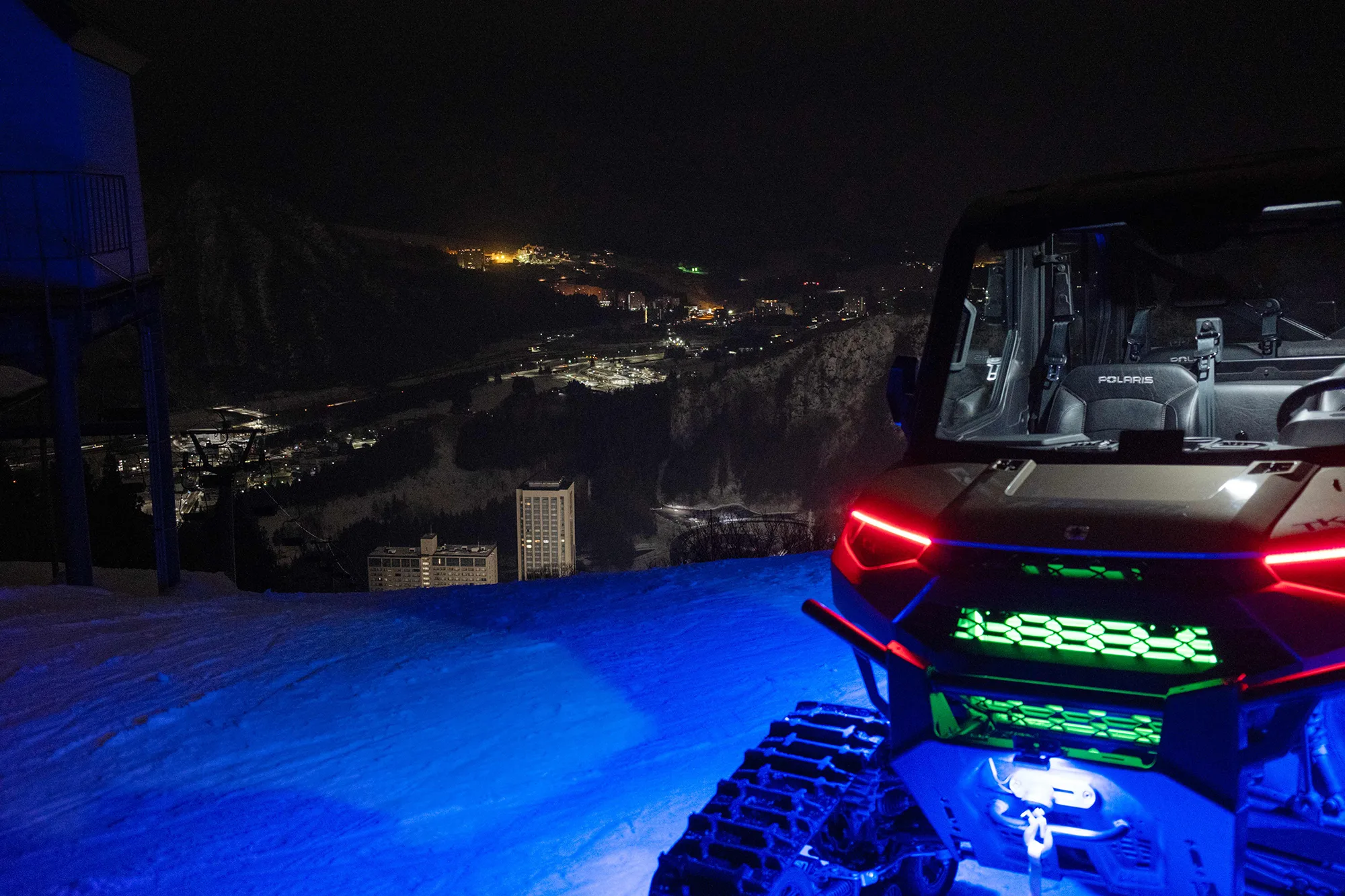 Experience 4: Ride a Snow Buggy Across the Night Slopes (Yuzawa Town)