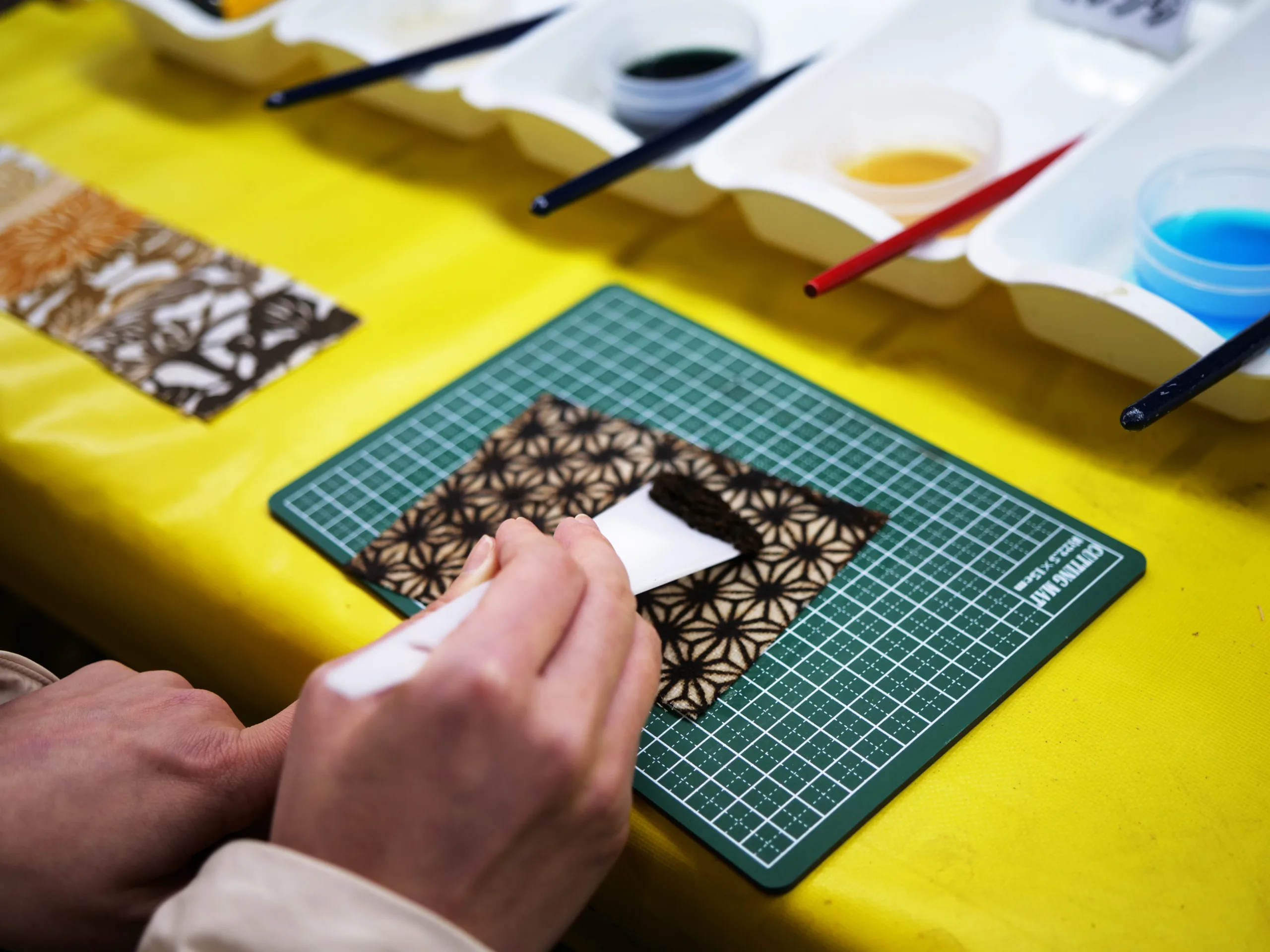 Experience 8: Create Stencil-Dyed Art with Murakami Tea (Murakami City)